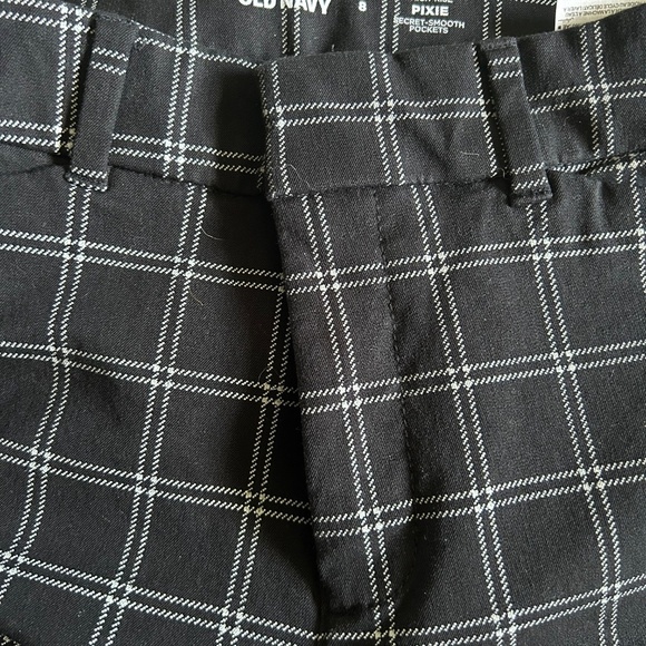 Old Navy High-Rise Pixie Pants | Size 8 | Black & White Windowpane Plaid - Picture 2 of 3